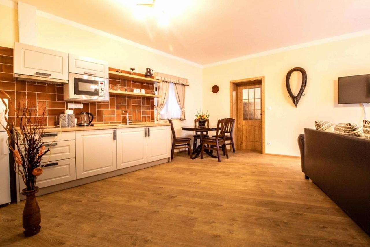 Residence Tvrz Skocice Bagian luar foto