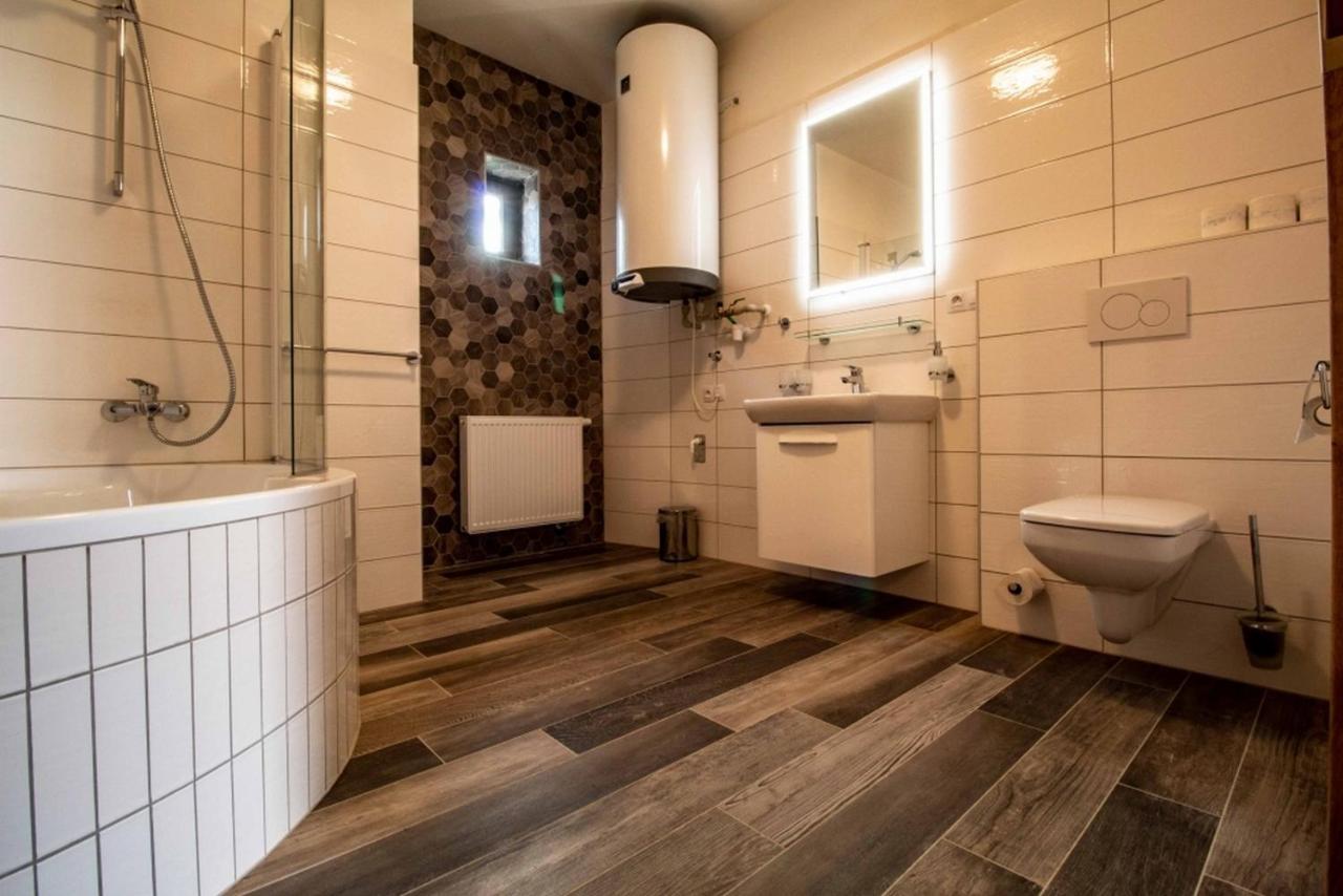 Residence Tvrz Skocice Bagian luar foto