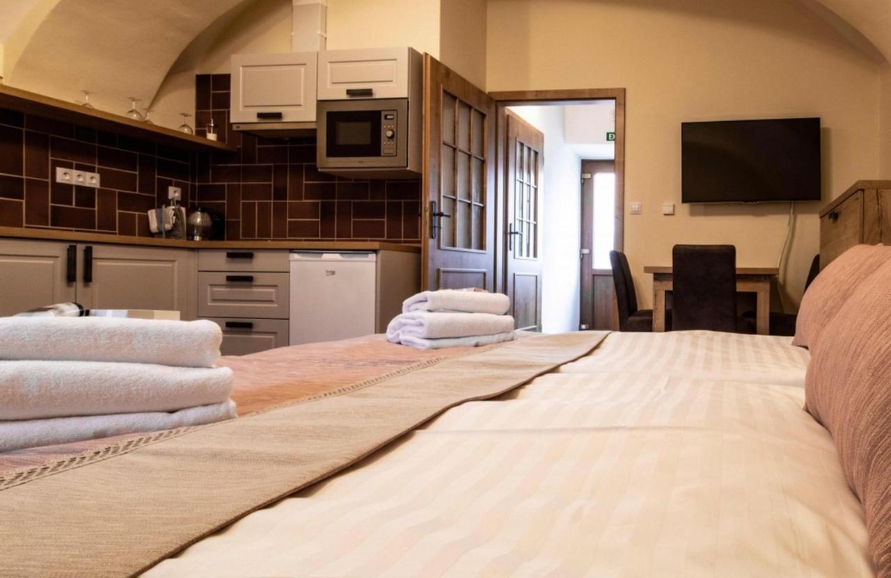 Residence Tvrz Skocice Bagian luar foto