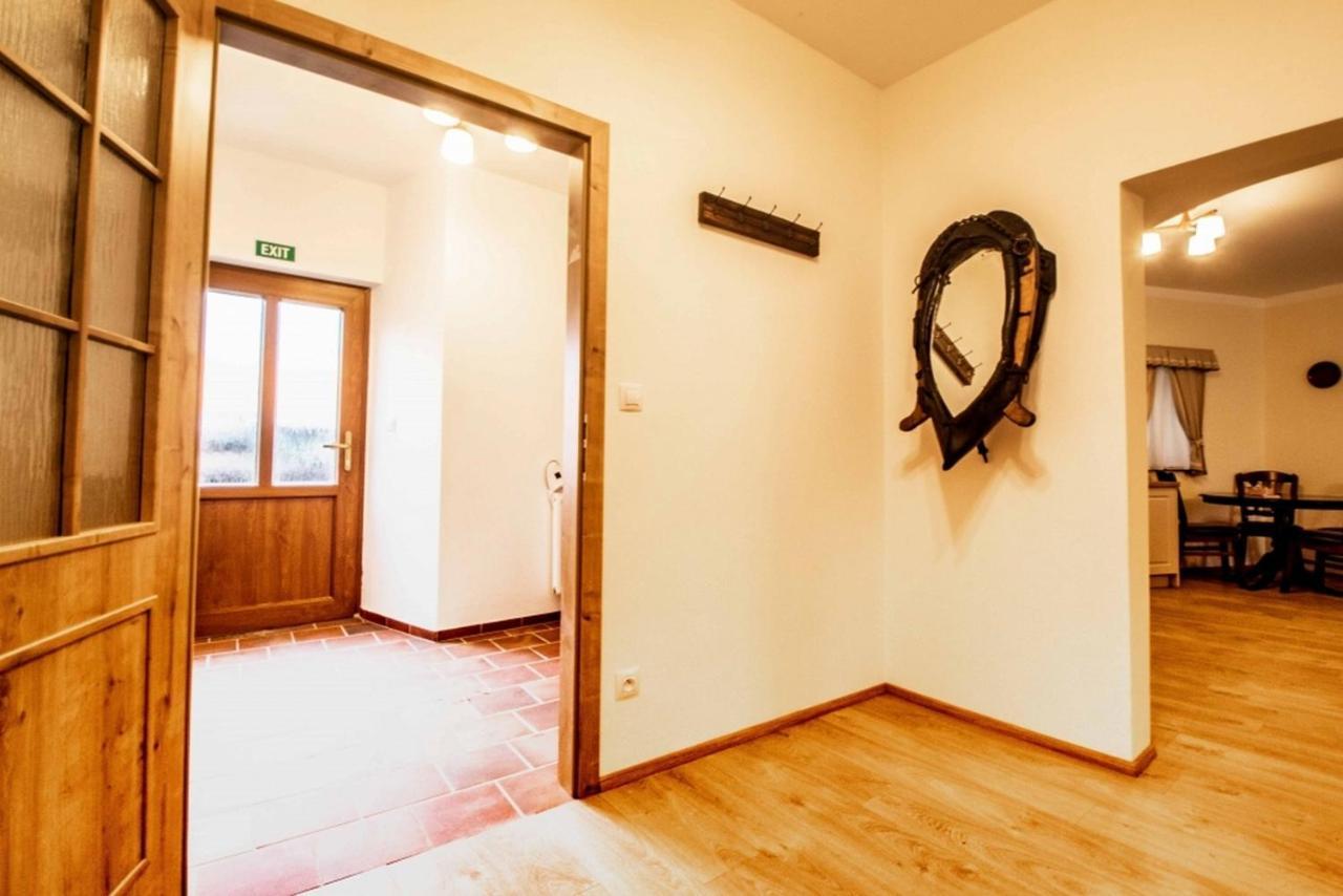 Residence Tvrz Skocice Bagian luar foto