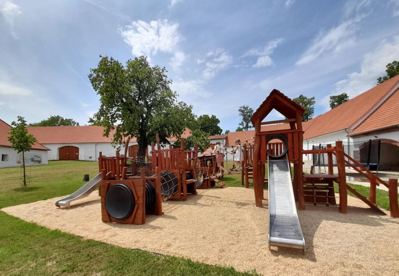 Residence Tvrz Skocice Bagian luar foto