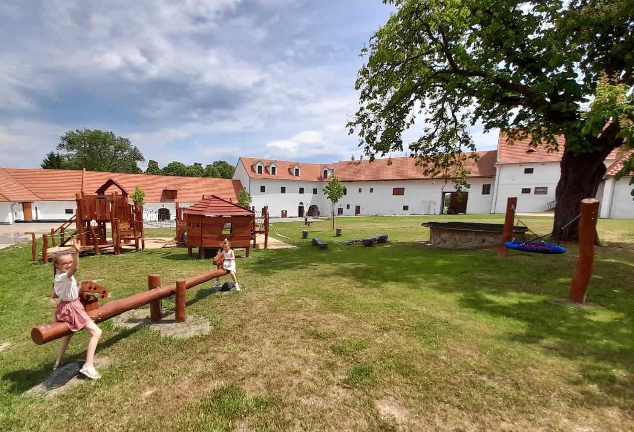 Residence Tvrz Skocice Bagian luar foto