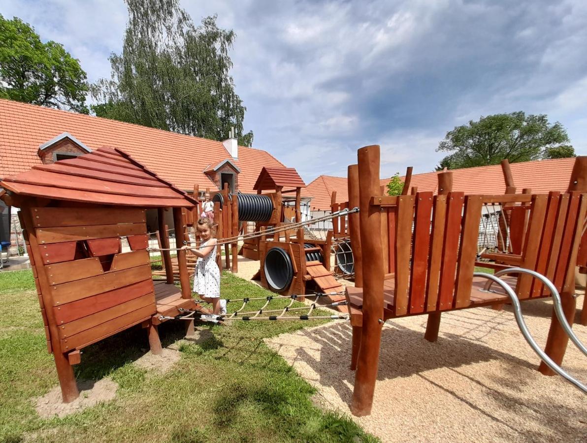 Residence Tvrz Skocice Bagian luar foto