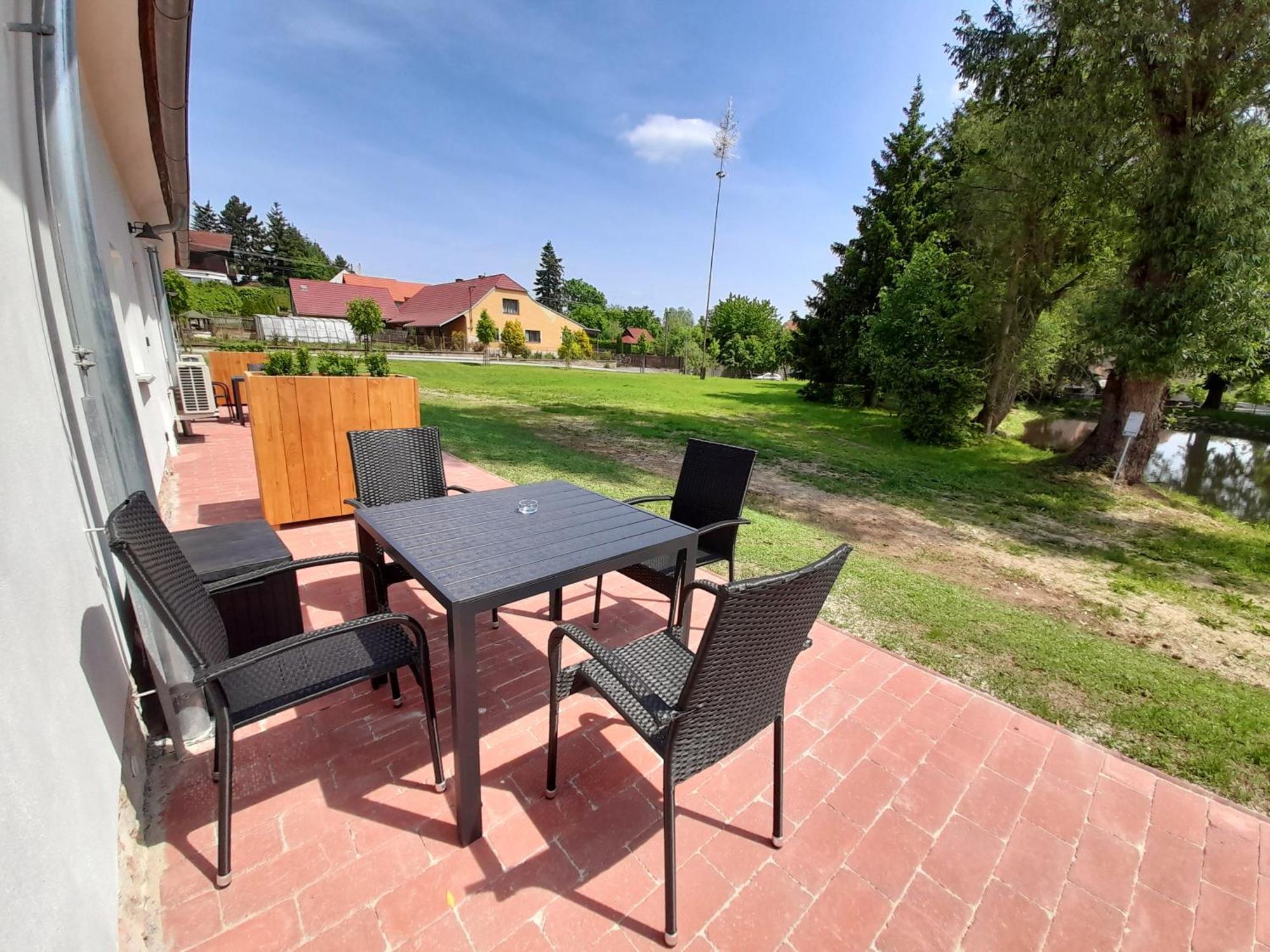 Residence Tvrz Skocice Bagian luar foto