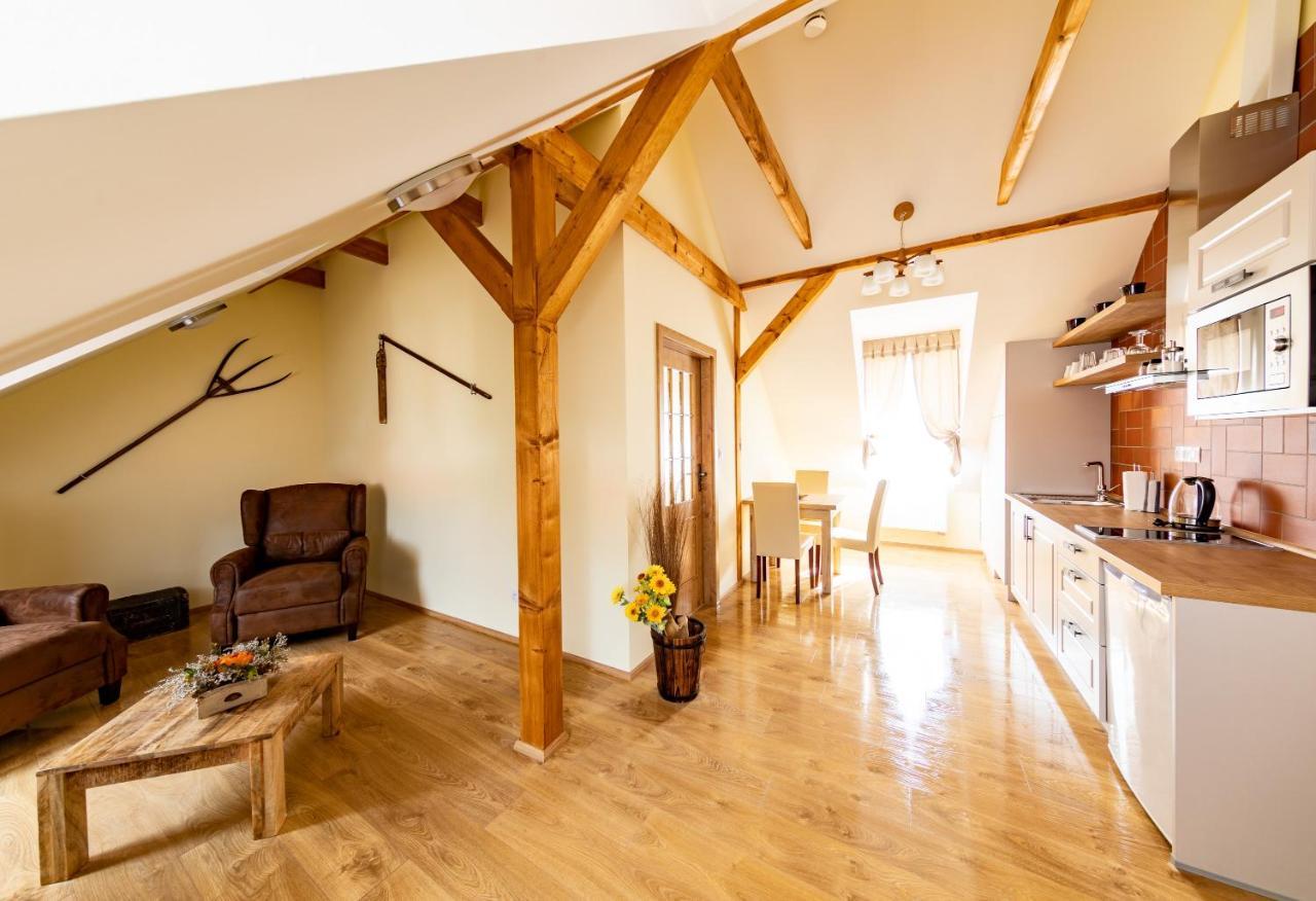 Residence Tvrz Skocice Bagian luar foto