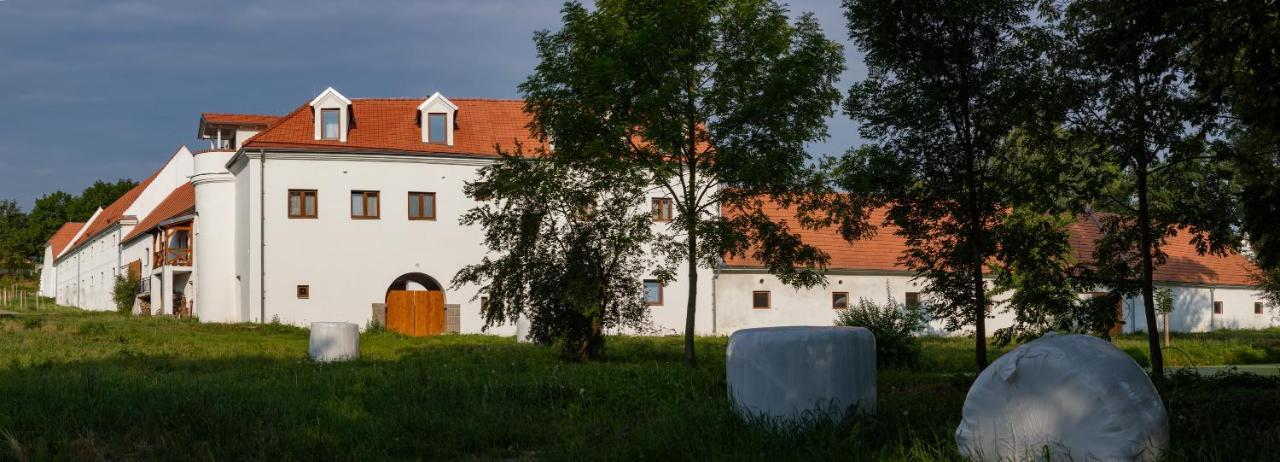 Residence Tvrz Skocice Bagian luar foto