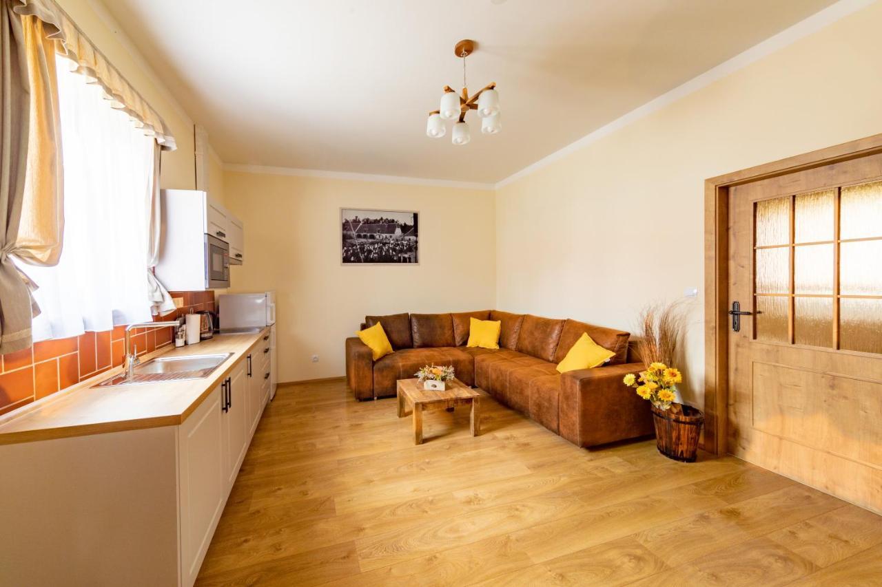 Residence Tvrz Skocice Bagian luar foto